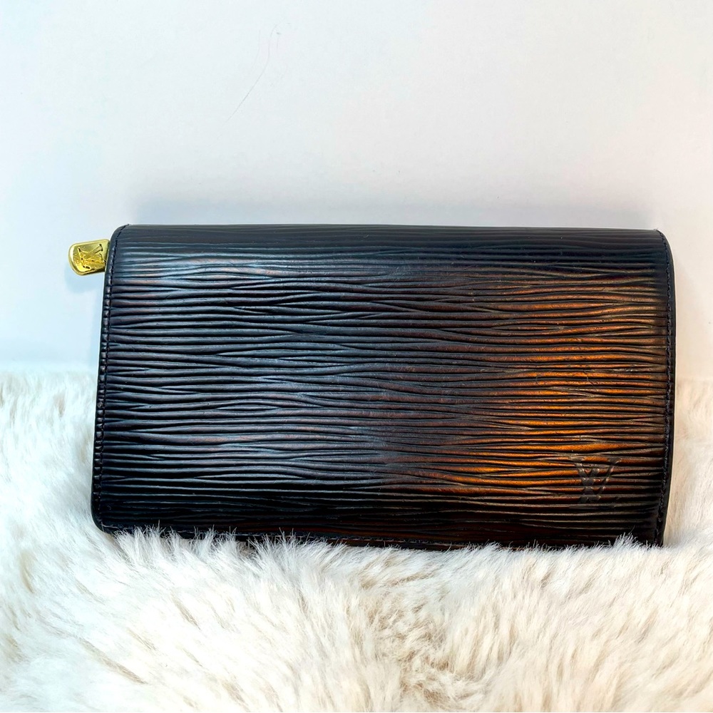 Genuine Louis Vuitton Black Epi Leather Wallet Gently Used with Gold Zipper